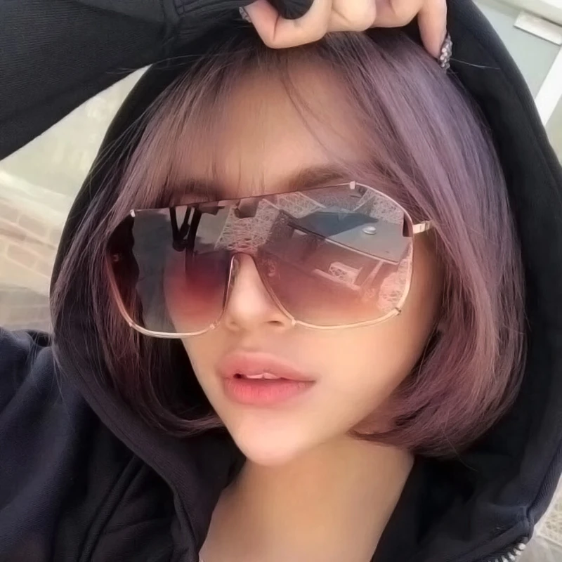 Large frame metal sunglasses with European and American characteristics Fashion Designer Lady's Square sunglasses
Large frame metal sunglasses with European and American characteristics Fashion Designer Lady's Square sunglasses