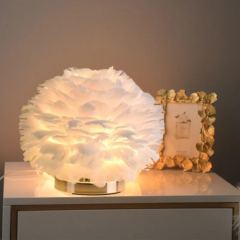 Feather Table Lamp Bedroom Bedside Lamp Luxury Creative Warm Romantic Girl Children'S Room Nordic Living Room Creative Lamps
Feather Table Lamp Bedroom Bedside Lamp Luxury Creative Warm Romantic Girl Children'S Room Nordic Living Room Creative Lamps