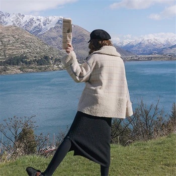 women cashmere costume winter horn buckle lamb cotton padded jackets plus velvet thickening Cotton clothing short faux fur coat
women cashmere costume winter horn buckle lamb cotton padded jackets plus velvet thickening Cotton clothing short faux fur coat