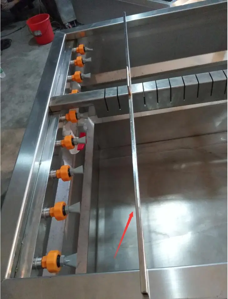 Dividers for hydro dipping tank