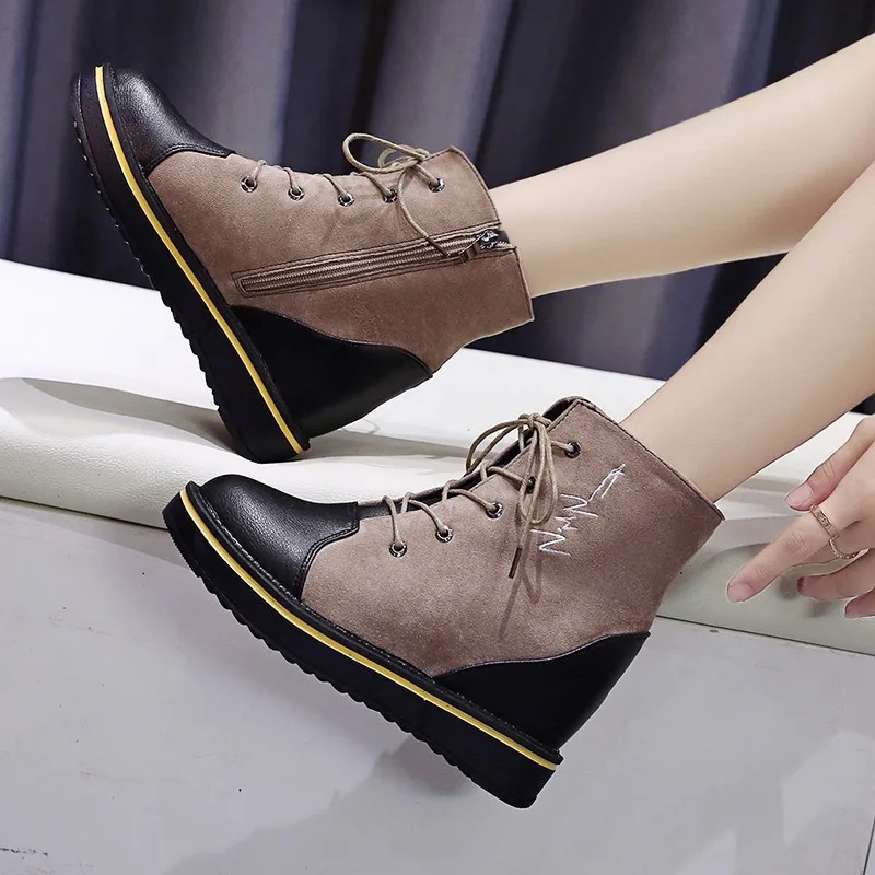 Autumn And Winter New Style Elevator Fabric Leather Stitching Short Boots Children Mixed Colors Slanted Heel Martin Boots High H
Autumn And Winter New Style Elevator Fabric Leather Stitching Short Boots Children Mixed Colors Slanted Heel Martin Boots High H