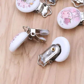 5pcs Metal Wooden Baby Pacifier Clips Cartton Mixed Pattern Holders Cute Infant Soother Clasps Holders Funny Accessories U50F
5pcs Metal Wooden Baby Pacifier Clips Cartton Mixed Pattern Holders Cute Infant Soother Clasps Holders Funny Accessories U50F