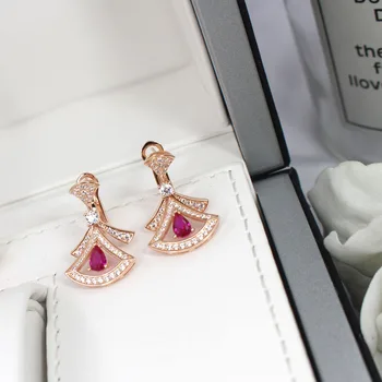 2020 new real 925 sterling silver cubic zircon stone geometric earrings rose gold-color jewelry for ladies party
2020 new real 925 sterling silver cubic zircon stone geometric earrings rose gold-color jewelry for ladies party