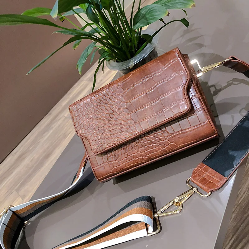 CHIC Hong Kong Style Retro Stone Pattern Square Sling Bag Shoulder Bag Minimalist Solid Color Shoulder Bag Casual Versatile WOME
CHIC Hong Kong Style Retro Stone Pattern Square Sling Bag Shoulder Bag Minimalist Solid Color Shoulder Bag Casual Versatile WOME