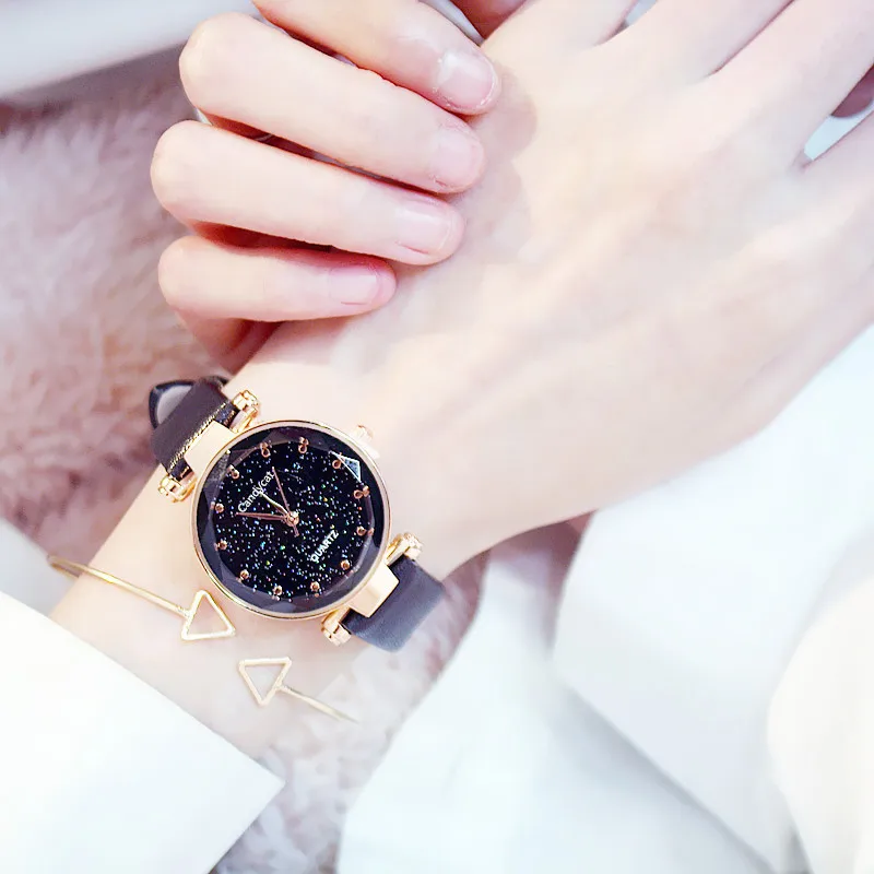 2 PCS/Set Watch Bracelet Set Women's Fashion Simple Hipster Leather Belt Quartz Watch + Triangular Bracelet
2 PCS/Set Watch Bracelet Set Women's Fashion Simple Hipster Leather Belt Quartz Watch + Triangular Bracelet