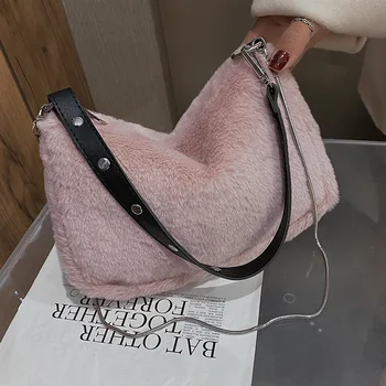 Retro Shoulder Bags For Women 2020 New Faux Fur Clutch Purse And Handbag Women Luxury Design Armpit Bags Female Winter Plush Bag 
Retro Shoulder Bags For Women 2020 New Faux Fur Clutch Purse And Handbag Women Luxury Design Armpit Bags Female Winter Plush Bag