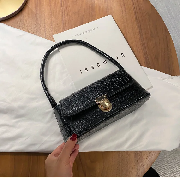 Retro crocodile leather pattern female small handbag short strap shoulder bag phone wallet French bread bag high quality PU leat 
Retro crocodile leather pattern female small handbag short strap shoulder bag phone wallet French bread bag high quality PU leat