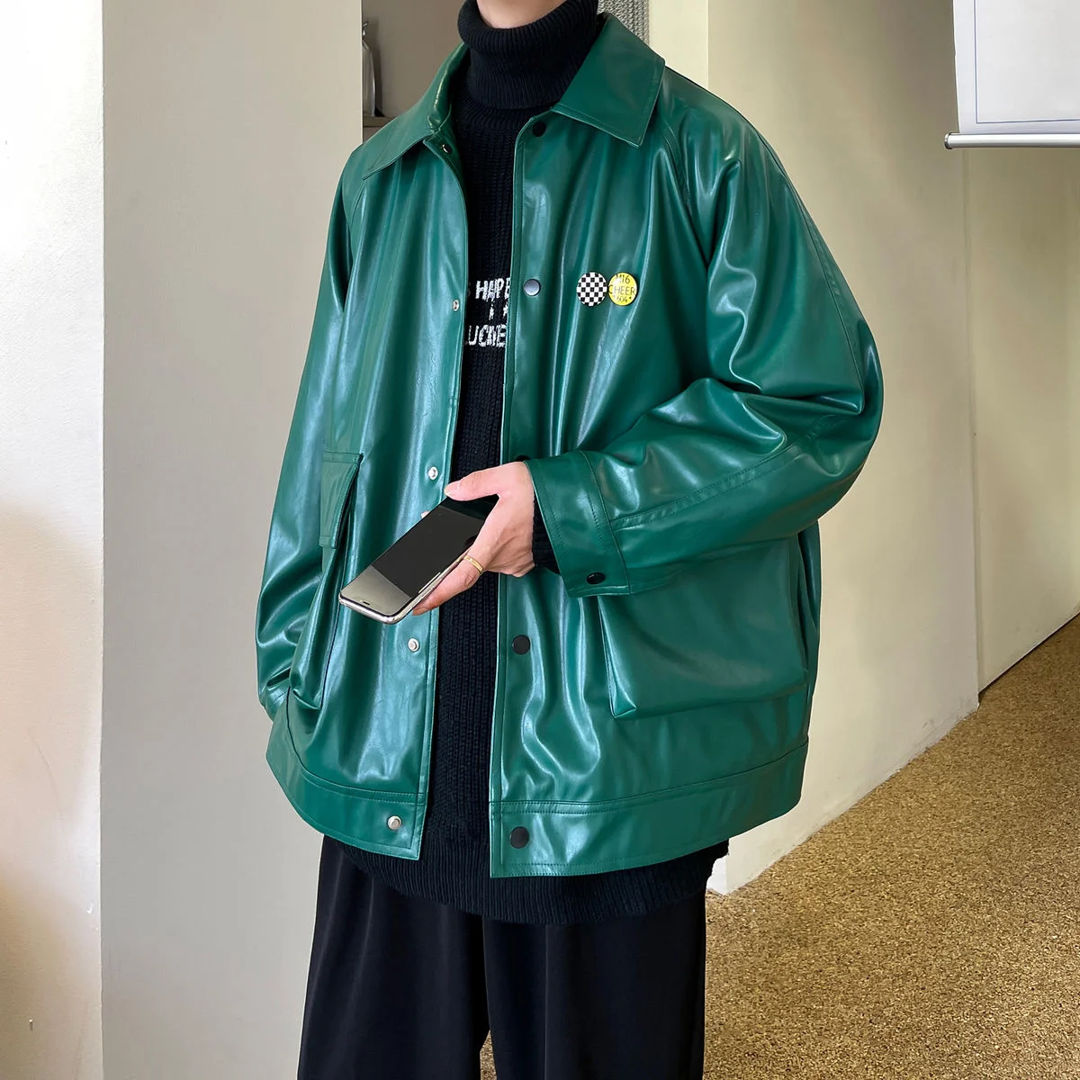 2021 Men's Loose Stylish Baseball PU Leather Motorcycle Coats Green Color Russian Jackets Lapel Collar Faux Fur Coat M-2XL
2021 Men's Loose Stylish Baseball PU Leather Motorcycle Coats Green Color Russian Jackets Lapel Collar Faux Fur Coat M-2XL