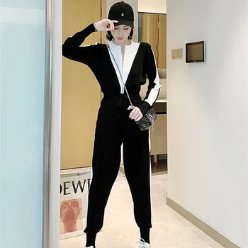 Liu la-la-la leisure hitting scene V collar QuZhu ice silk knitted suits spring new female han edition fashion
Liu la-la-la leisure hitting scene V collar QuZhu ice silk knitted suits spring new female han edition fashion