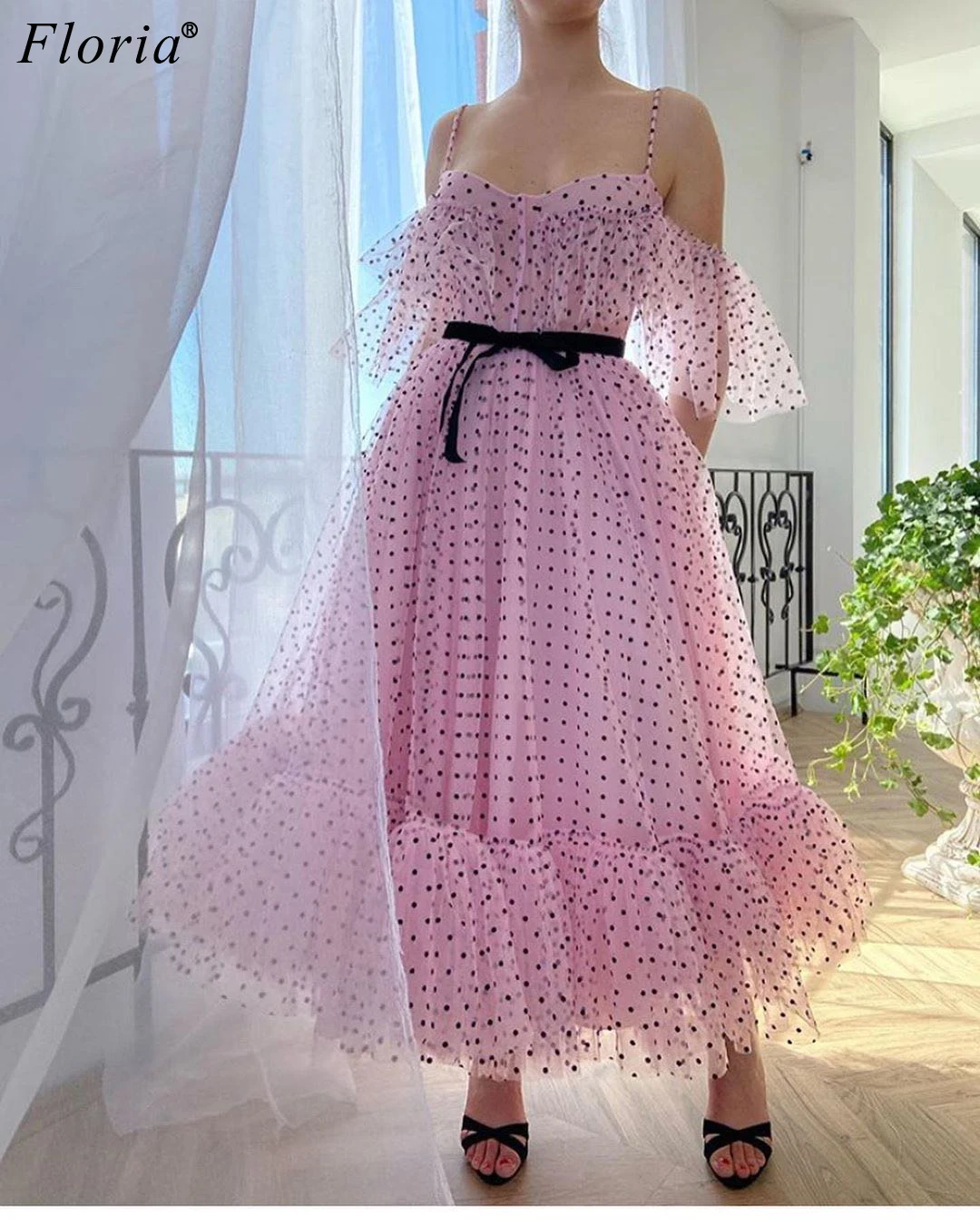 Фото Розовые платья знаменитостей от кутюр Kaftans коллекция 2020 года - купить