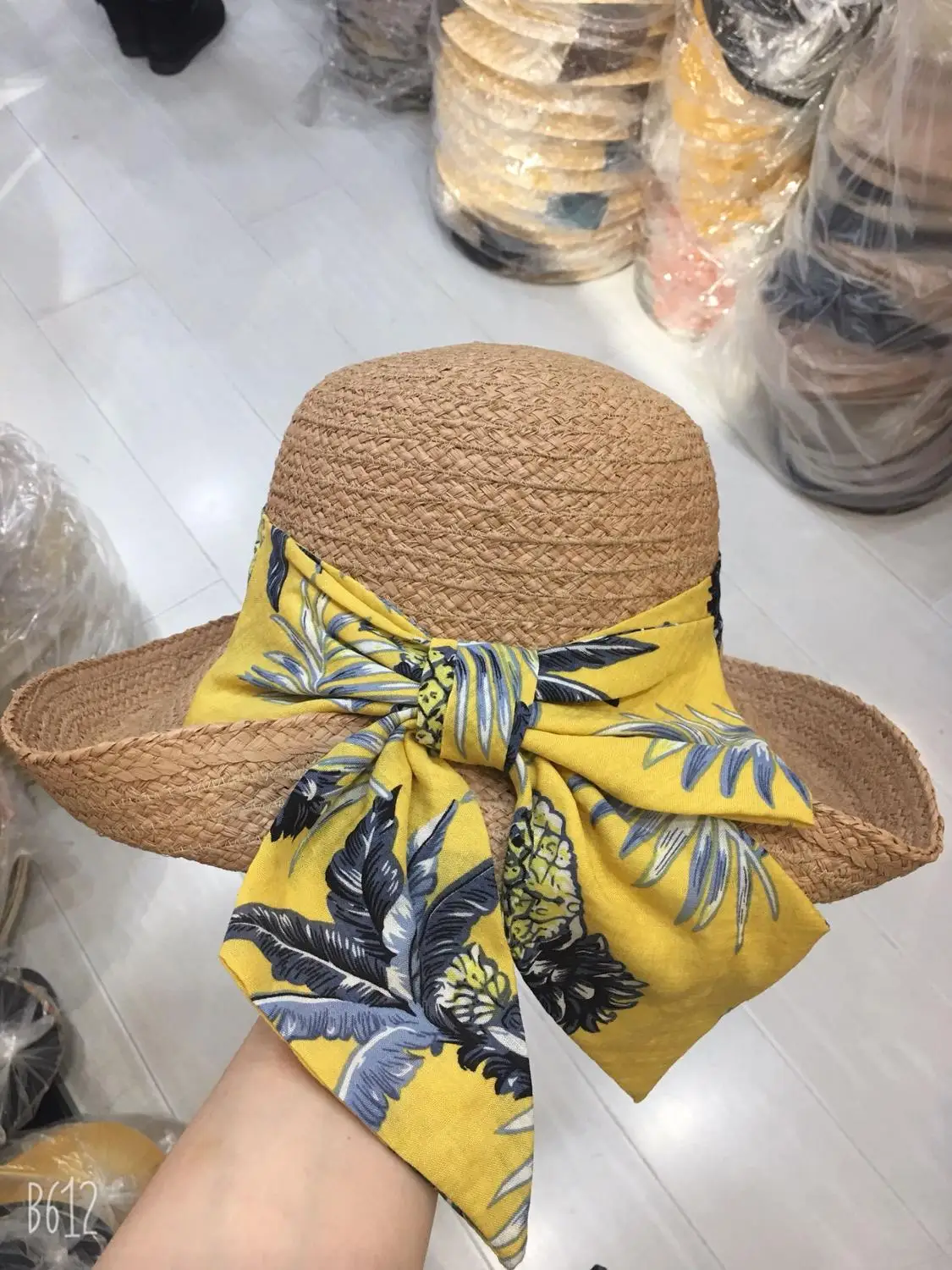 Women Sun Hats Tropical Hawaii Style Ribbon Wide Brim Raffia Straw Hats Rolled Upturn Brim Sun Protect Beach Cap Sembrero A448
Women Sun Hats Tropical Hawaii Style Ribbon Wide Brim Raffia Straw Hats Rolled Upturn Brim Sun Protect Beach Cap Sembrero A448
