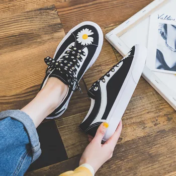 Spring Summer 2020 New Black Low-Top Lovers Canvas Shoes Women's All-match Sneakers Student Daisy Fashion Shoes Boy Casual Shoes 
Spring Summer 2020 New Black Low-Top Lovers Canvas Shoes Women's All-match Sneakers Student Daisy Fashion Shoes Boy Casual Shoes