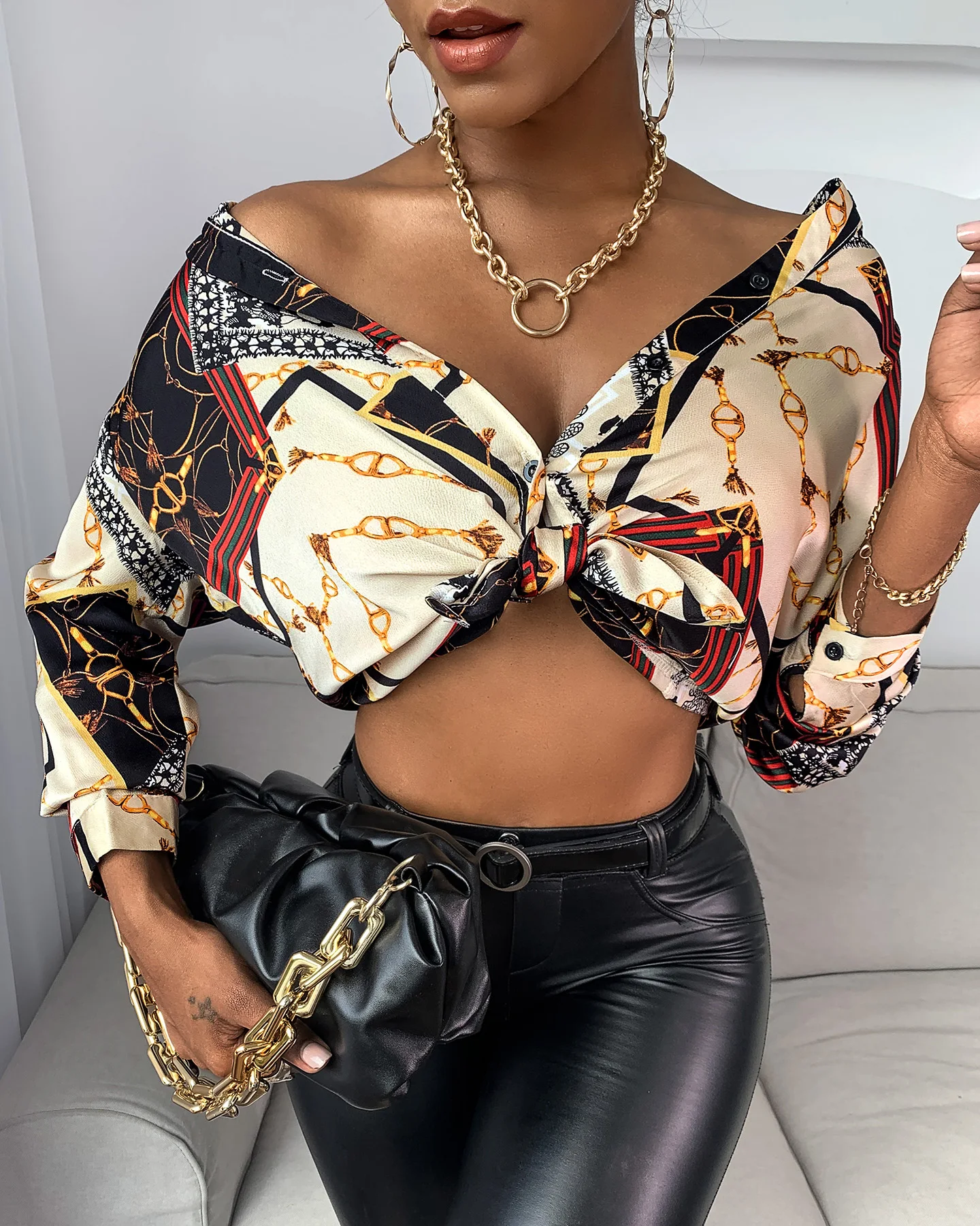 2020 Women Casual Autumn Scarf Print Button Design Long Sleeve Shirt Turn-down Collar Fashion Chic Blouse Workwear OL
2020 Women Casual Autumn Scarf Print Button Design Long Sleeve Shirt Turn-down Collar Fashion Chic Blouse Workwear OL