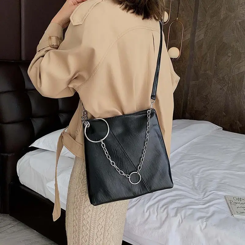 High-end bag autumn and winter large-capacity shoulder bag female 2020 new tide fashion messenger bag wild tote bag
High-end bag autumn and winter large-capacity shoulder bag female 2020 new tide fashion messenger bag wild tote bag