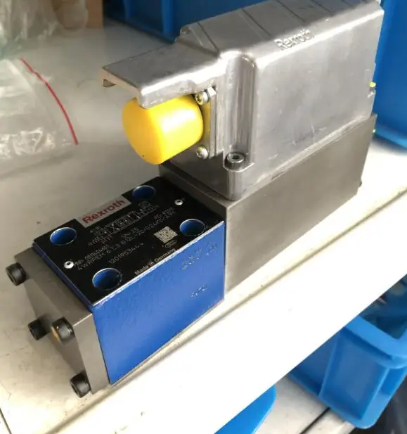 Rexroth MNR:0811404601 4WRPEH 6 C3 B12L-20/G24K0/A1M 4WRPEH6C3B12L-20/G24K0/A1M high-response directional valve made in germany
Rexroth MNR:0811404601 4WRPEH 6 C3 B12L-20/G24K0/A1M 4WRPEH6C3B12L-20/G24K0/A1M high-response directional valve made in germany