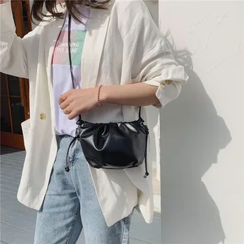 2020 new pleated dumpling bag Korean version of the tide simple solid color PU bag cloud bag shoulder diagonal bag
2020 new pleated dumpling bag Korean version of the tide simple solid color PU bag cloud bag shoulder diagonal bag