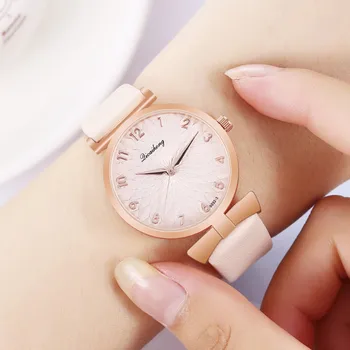Simple Famous Watch Leather Belt Casual Sleek Analog Dial Ladies Alarm Watch Temperament Classic Female Clock Watch Montre Femme
Simple Famous Watch Leather Belt Casual Sleek Analog Dial Ladies Alarm Watch Temperament Classic Female Clock Watch Montre Femme