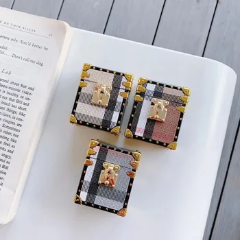 Luxury Square Metal Rivet Earphone Case for Apple Airpods 1/2 INS Retro Striped Grid Stand Earbud Case Protect Shockproof Case
Luxury Square Metal Rivet Earphone Case for Apple Airpods 1/2 INS Retro Striped Grid Stand Earbud Case Protect Shockproof Case
