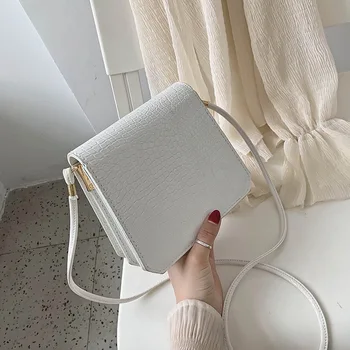 French niche bag 2020 spring and summer new fashion one-shoulder messenger bag casual all-match small square bag 
French niche bag 2020 spring and summer new fashion one-shoulder messenger bag casual all-match small square bag