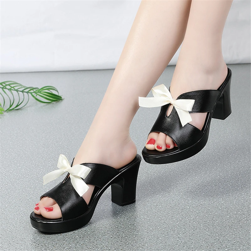2020 Summer New Style Women Slippers High-Heel Soft Surface Chunky-Heel Anti-slip Platform Bow Middle-aged Mom Slipper
2020 Summer New Style Women Slippers High-Heel Soft Surface Chunky-Heel Anti-slip Platform Bow Middle-aged Mom Slipper