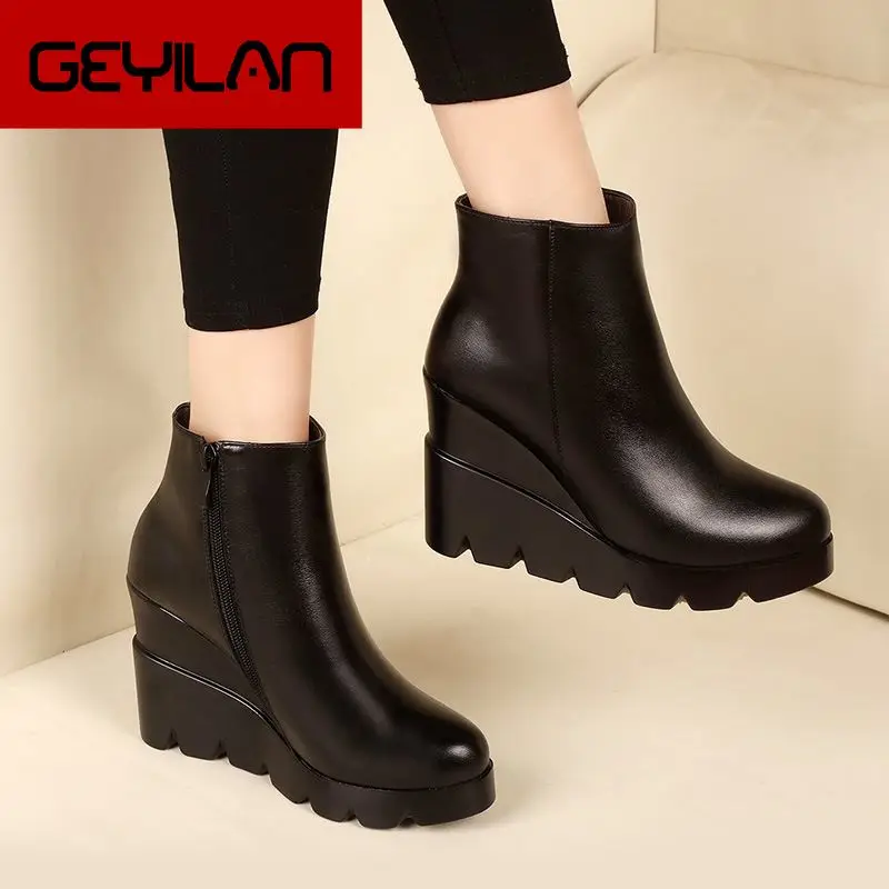 2020 autumn winter soft leather platform high heels girl wedges ankle boots shoes for woman fashion boots women Size 34-40
2020 autumn winter soft leather platform high heels girl wedges ankle boots shoes for woman fashion boots women Size 34-40
