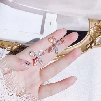 1 Pair Scissors Shape Rhinestone Earrings Creative Temperament Design Super Flash Simple Style Fashion Stud Earrings
1 Pair Scissors Shape Rhinestone Earrings Creative Temperament Design Super Flash Simple Style Fashion Stud Earrings