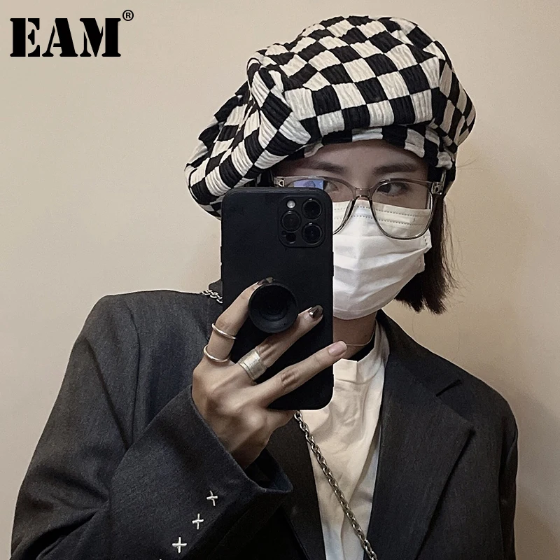 Фото [EAM] Женская Черная клетчатая винтажная шапка новинка Круглый купол
