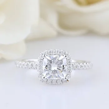 Hot Sale S925 Sterling Silver Material Inlaid with Zircon Crystal Square Diamond Ladies High-end Atmosphere Gorgeous Gift
Hot Sale S925 Sterling Silver Material Inlaid with Zircon Crystal Square Diamond Ladies High-end Atmosphere Gorgeous Gift