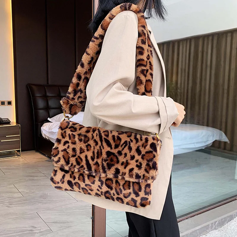 Fashion Faux Fur Square Bags Women Leopard Handbags 2019 New Winter Plush Shoulder Messenger Bags Designer Plush Ladies Hand Bag
Fashion Faux Fur Square Bags Women Leopard Handbags 2019 New Winter Plush Shoulder Messenger Bags Designer Plush Ladies Hand Bag