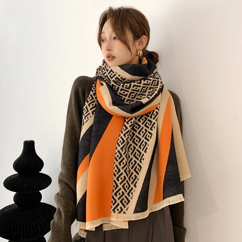 2020 Autumn And Winter Popular Letter Color Matching Two-sided Cashmere Scarf Fashion Style Lady Keep Warm Tassels Wool Shawls
2020 Autumn And Winter Popular Letter Color Matching Two-sided Cashmere Scarf Fashion Style Lady Keep Warm Tassels Wool Shawls