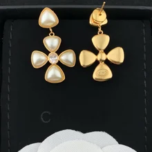 Earrings 2021 Trend High-quality Noble Hyperbole High-end Texture Pearl Retro Classic Pendant Women Earrings Jewelry For women
Earrings 2021 Trend High-quality Noble Hyperbole High-end Texture Pearl Retro Classic Pendant Women Earrings Jewelry For women