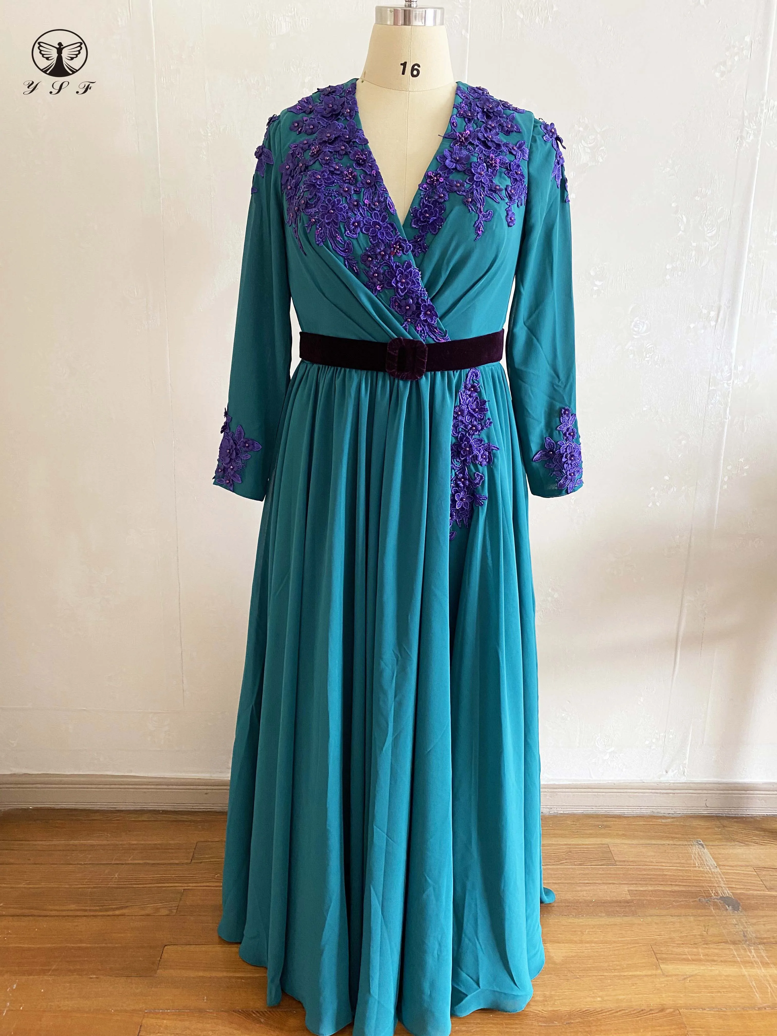 

New Arrival Green V Neck Appliqued Lace Beaded Flowers Casual Prom Dresses 2020