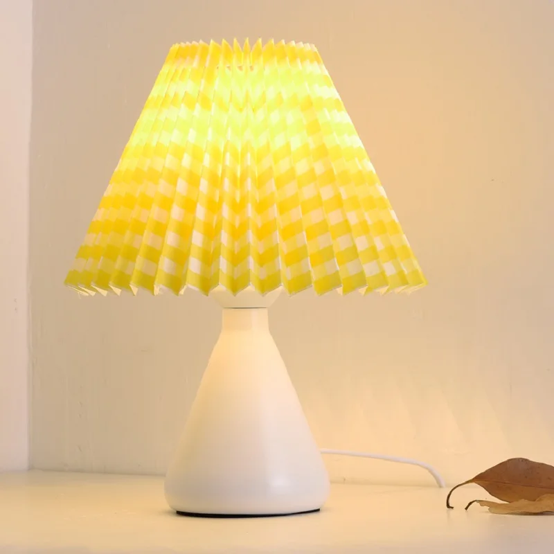 Modern Creative New Cloth Lamp Shade Color Small Table Lamp Study Bedroom Living Room Office Iron Desk Lamp
Modern Creative New Cloth Lamp Shade Color Small Table Lamp Study Bedroom Living Room Office Iron Desk Lamp