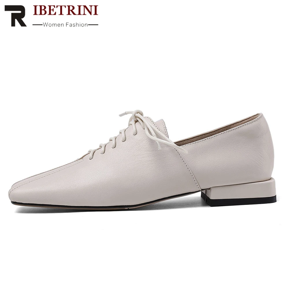 RIBETRINI Brand Female Office Female Shoes Woman Lace Up Genuine Leather Black Casual Pumps Women 2020 Square Toe Fashion Pumps
RIBETRINI Brand Female Office Female Shoes Woman Lace Up Genuine Leather Black Casual Pumps Women 2020 Square Toe Fashion Pumps