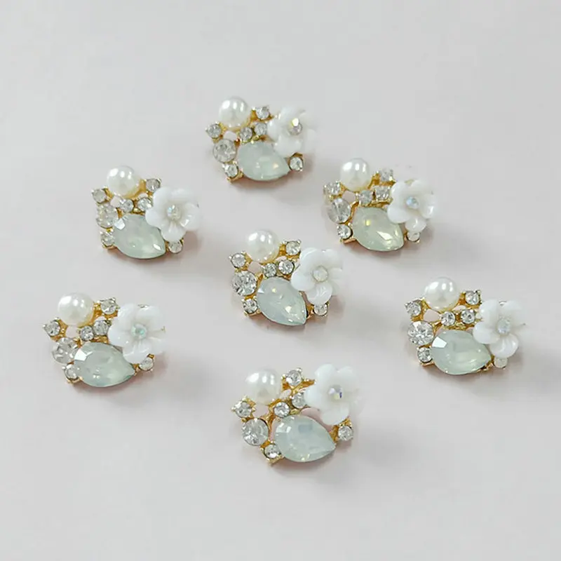 10 pcs/lot New Alloy Creative Gold Pearls Rhinestone Buttons Ornaments Earrings Choker Hair DIY Jewelry Accessories Handmade
10 pcs/lot New Alloy Creative Gold Pearls Rhinestone Buttons Ornaments Earrings Choker Hair DIY Jewelry Accessories Handmade