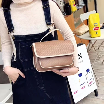 Leather handbag messenger women's package header package cowhide plaid weave pattern fall pattern 2020 new Korean version
Leather handbag messenger women's package header package cowhide plaid weave pattern fall pattern 2020 new Korean version