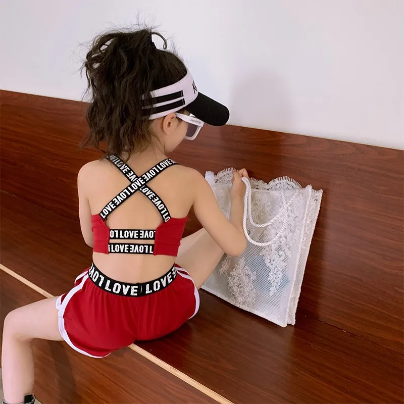 Girls' suspender vest set 2020 summer new open navel short top, webbing and shorts two-piece set
Girls' suspender vest set 2020 summer new open navel short top, webbing and shorts two-piece set
