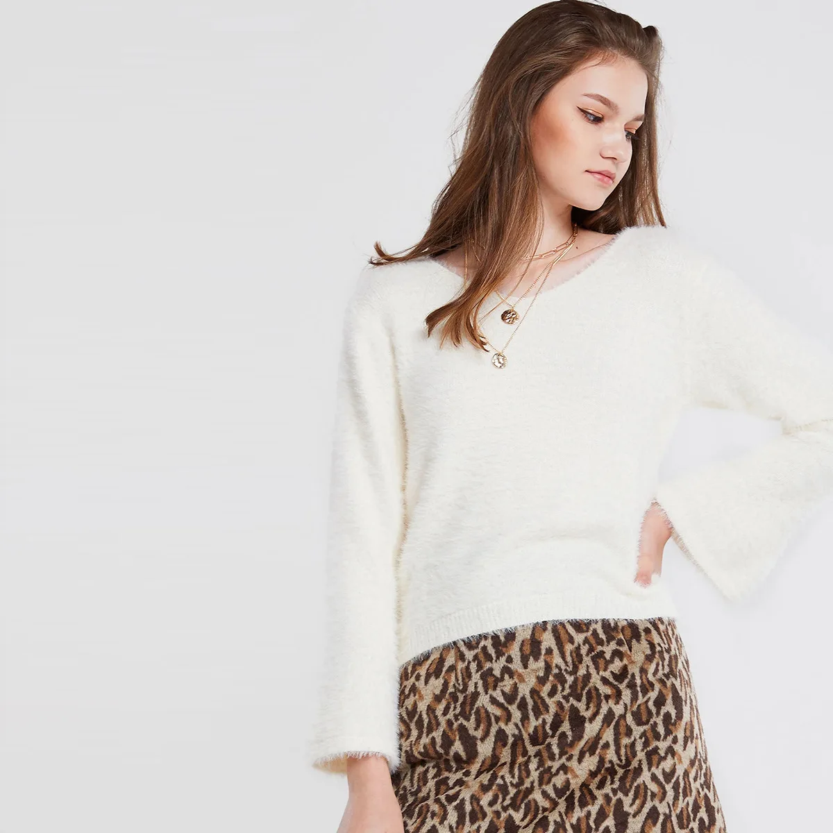 White Sweater Tops 2021 Autumn New Simple Solid Color Sweet Wind Small Design V-Neck Front Button Up Leaf Sleeve Knitwear
White Sweater Tops 2021 Autumn New Simple Solid Color Sweet Wind Small Design V-Neck Front Button Up Leaf Sleeve Knitwear