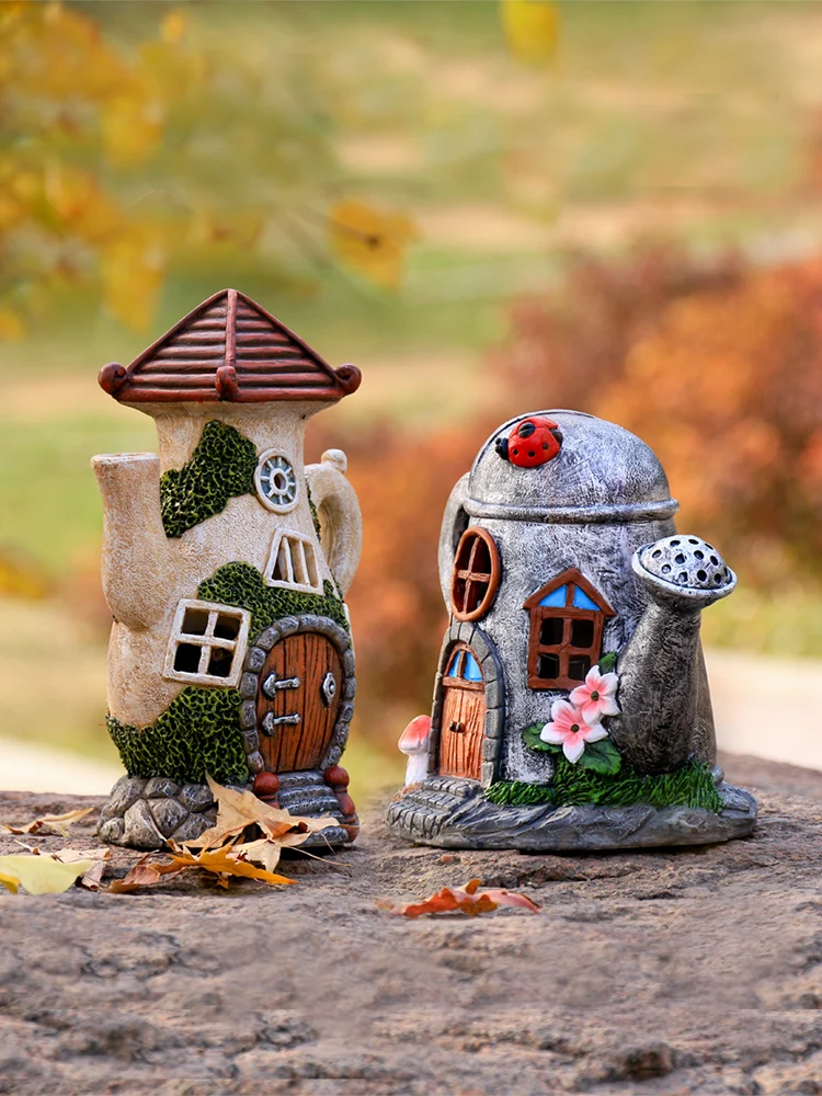 Garden Vintage Watering Cans Styling House Resin Ornament Craft Decor Home Courtyard Creative Solar House Sculpture Decor Lamp
Garden Vintage Watering Cans Styling House Resin Ornament Craft Decor Home Courtyard Creative Solar House Sculpture Decor Lamp