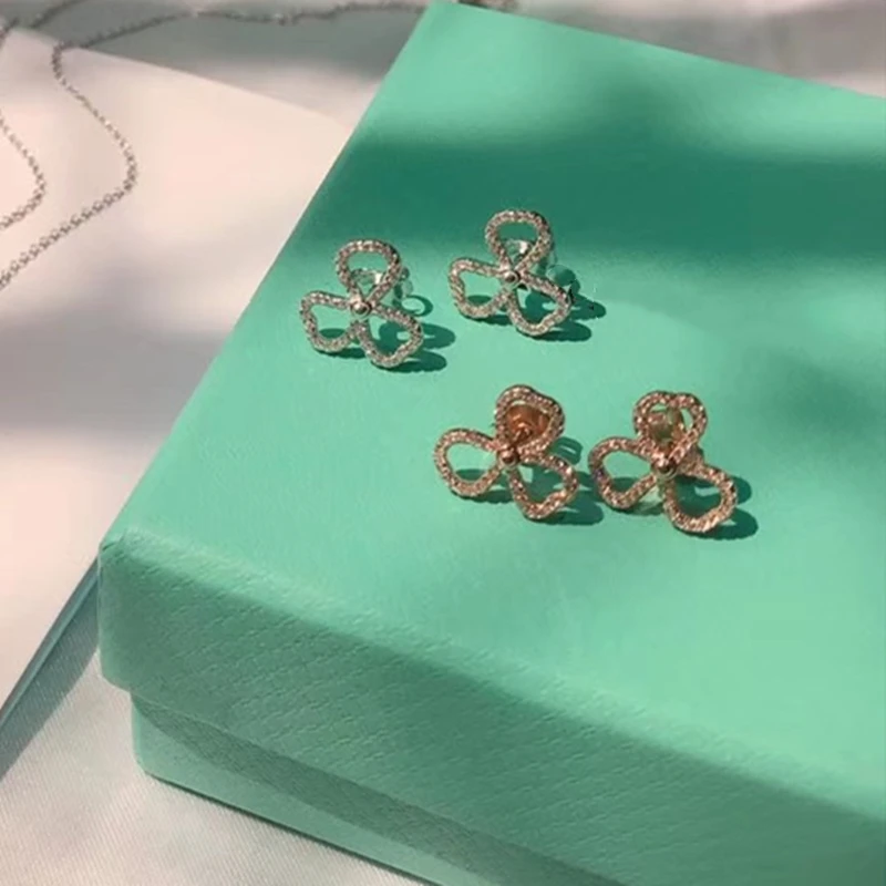 Zircon Clover Earrings for Women Girl Ladies Birthday Valentine Gift Hot Fashion 1:1 Brand Jewelry S925 Sterling Silver
Zircon Clover Earrings for Women Girl Ladies Birthday Valentine Gift Hot Fashion 1:1 Brand Jewelry S925 Sterling Silver