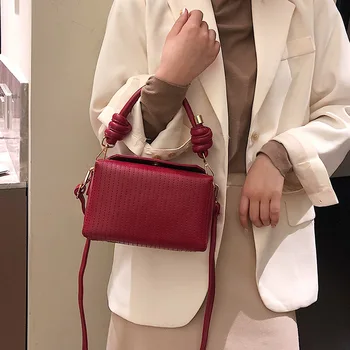 Women's bag 2019 new mobile retro small square high-quality foreign shoulder bag Korean PU women's crossbody bag 
Women's bag 2019 new mobile retro small square high-quality foreign shoulder bag Korean PU women's crossbody bag