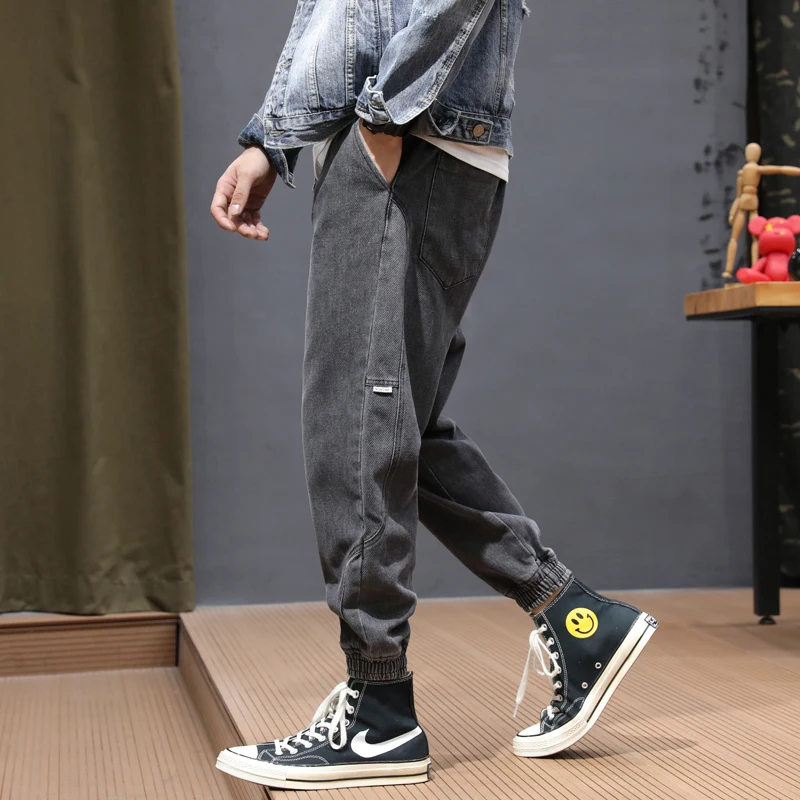 Autumn Winter Fashion Men Jeans Spliced Designer Loose Denim Cargo Pants Harem Jeans Men Streetwear Hip Hop Joggers Jeans Homme
Autumn Winter Fashion Men Jeans Spliced Designer Loose Denim Cargo Pants Harem Jeans Men Streetwear Hip Hop Joggers Jeans Homme