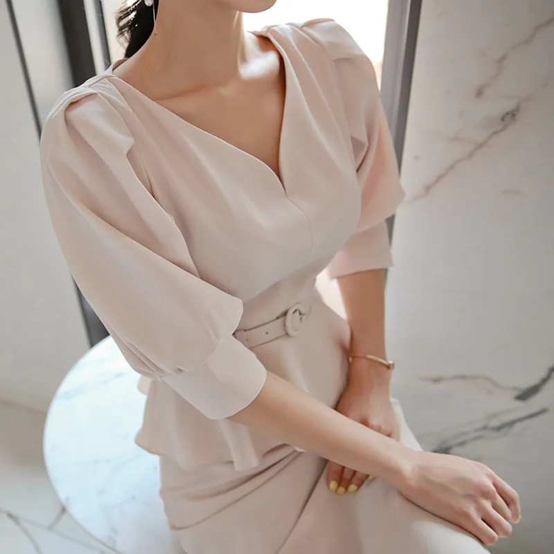 2020 Summer Korean-style Modern Queen Lace-up Sexy V-neck Puff Sleeve Flounced Shirt Skirt Set 
2020 Summer Korean-style Modern Queen Lace-up Sexy V-neck Puff Sleeve Flounced Shirt Skirt Set