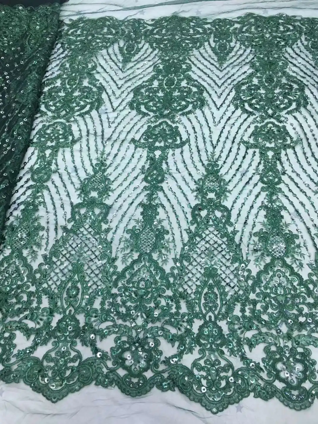 Dress design Thread emboidery fabric with sequin embroidery French mesh lace Nigeria fabric For Party dress wedding dress
Dress design Thread emboidery fabric with sequin embroidery French mesh lace Nigeria fabric For Party dress wedding dress