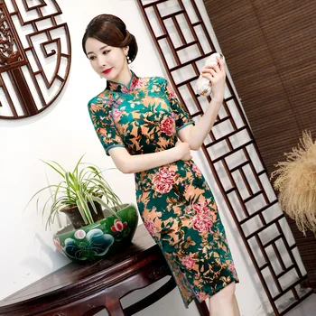 Classic Flower Women Traditional Chinese Dress Velvet Vintage Novelty Cheongsam Formal Party Gown Mandarin Collar Vestidos
Classic Flower Women Traditional Chinese Dress Velvet Vintage Novelty Cheongsam Formal Party Gown Mandarin Collar Vestidos
