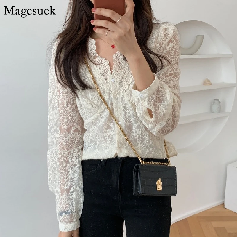 Fashion Elegant Lace Crochet Shirt Women Clothes 2021 Korean Chic V-neck Floral Woman Blouse See Through Tops Blusas Mujer 14683
Fashion Elegant Lace Crochet Shirt Women Clothes 2021 Korean Chic V-neck Floral Woman Blouse See Through Tops Blusas Mujer 14683