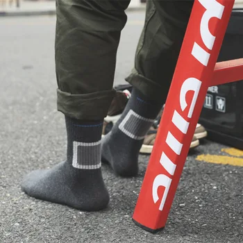 Fashion Thermal Sports Socks for Outdoor Cycling Basketball Running Winter Hiking Basket Tennis Non-slip Sports Cotton Socks
Fashion Thermal Sports Socks for Outdoor Cycling Basketball Running Winter Hiking Basket Tennis Non-slip Sports Cotton Socks