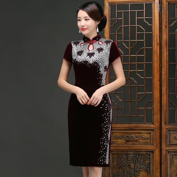 Female Traditional Chinese Dresses Vintage Button Mandarin Collar Velour Vestidos Sexy Slim Cheongsam Dress Plus Size 3XL 4XL
Female Traditional Chinese Dresses Vintage Button Mandarin Collar Velour Vestidos Sexy Slim Cheongsam Dress Plus Size 3XL 4XL