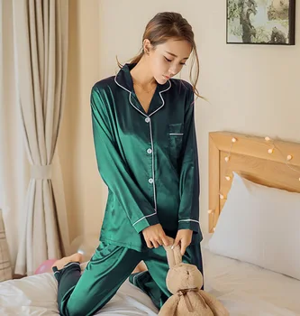 Real Silk Pajamas Women's Spring And Summer Set Silk Spring Two-Piece Set Cardigan Faux Viscose Couples Men Tracksuit Night gown
Real Silk Pajamas Women's Spring And Summer Set Silk Spring Two-Piece Set Cardigan Faux Viscose Couples Men Tracksuit Night gown