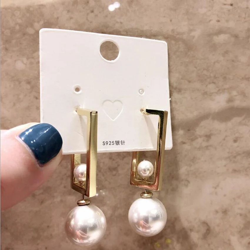 TOYOOSKY Korean 2020 New Double Metal Circle Simulated Pearl Earrings For Women Fashion Square Crystal Party Jewelry
TOYOOSKY Korean 2020 New Double Metal Circle Simulated Pearl Earrings For Women Fashion Square Crystal Party Jewelry
